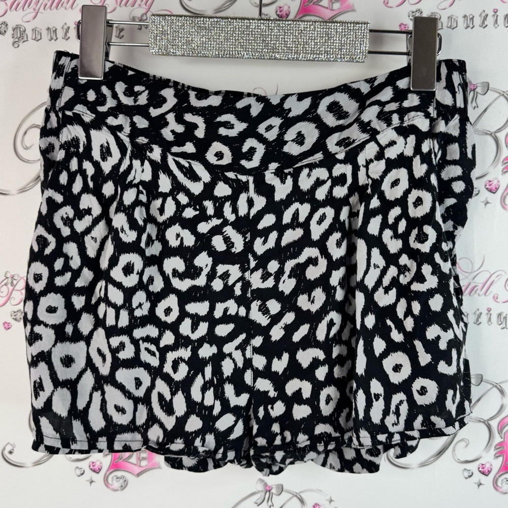 Ali & Kris shorts cheetah print leopard animal Monochrome Patterned Shorts